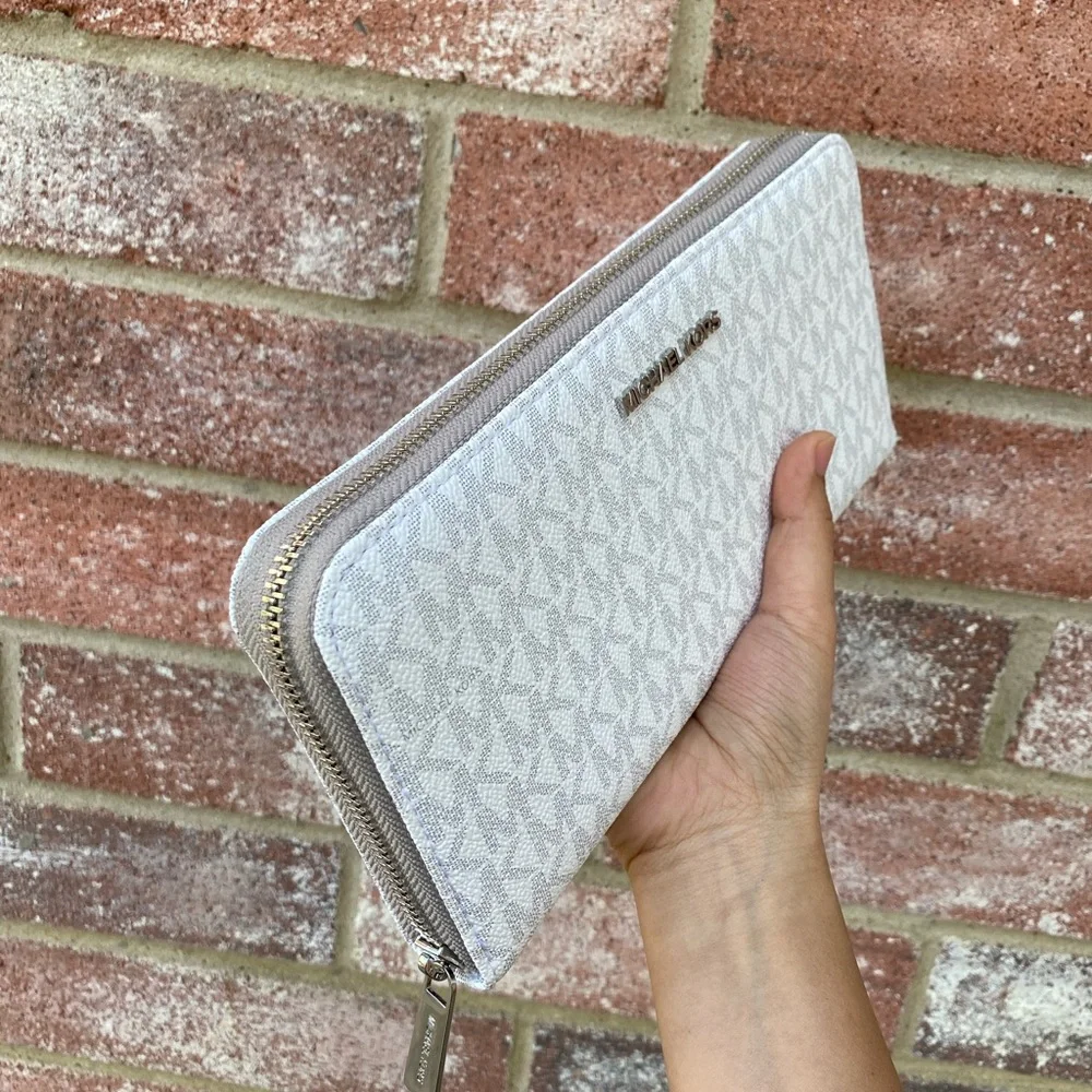 Michael Kors White Logo Zip-Around Wallet - Picture 2 of 6